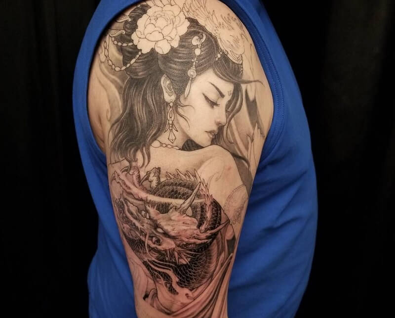 Hình xăm Geisha và rồng ở bắp tay